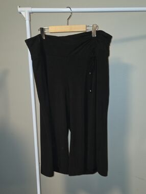 Reitmans Black Wide‑Leg Pull‑On Capri Pants – Women’s Size 20 – Side Drawstring